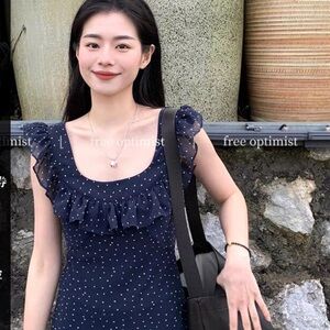 Beautiful Polka fl dot dress with zip on the side